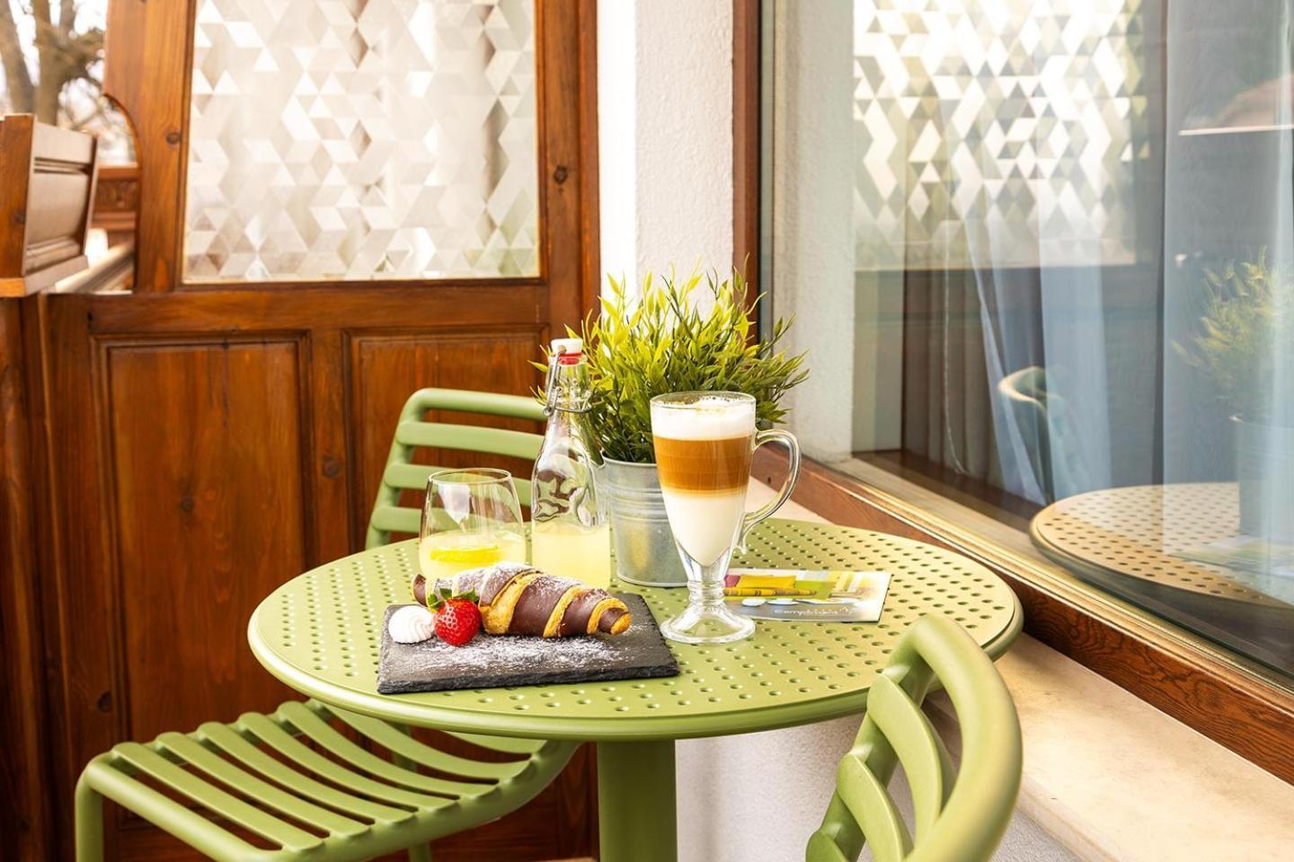 Hotel Compliment Τριάβνα Εξωτερικό φωτογραφία