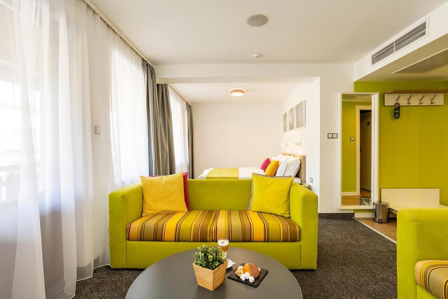 Hotel Compliment Τριάβνα Εξωτερικό φωτογραφία