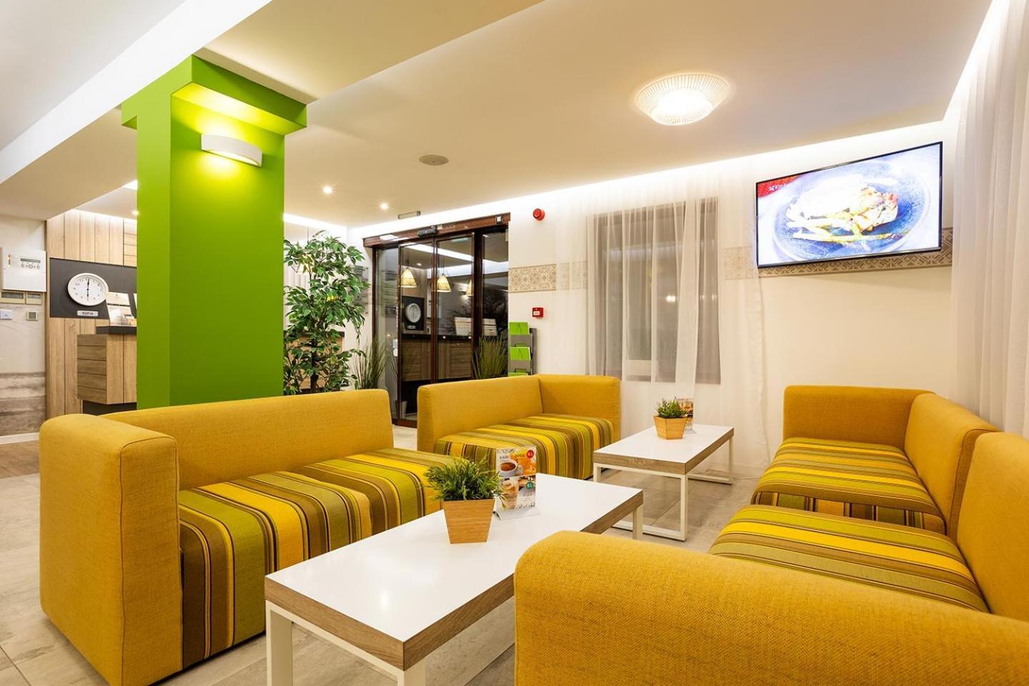 Hotel Compliment Τριάβνα Εξωτερικό φωτογραφία