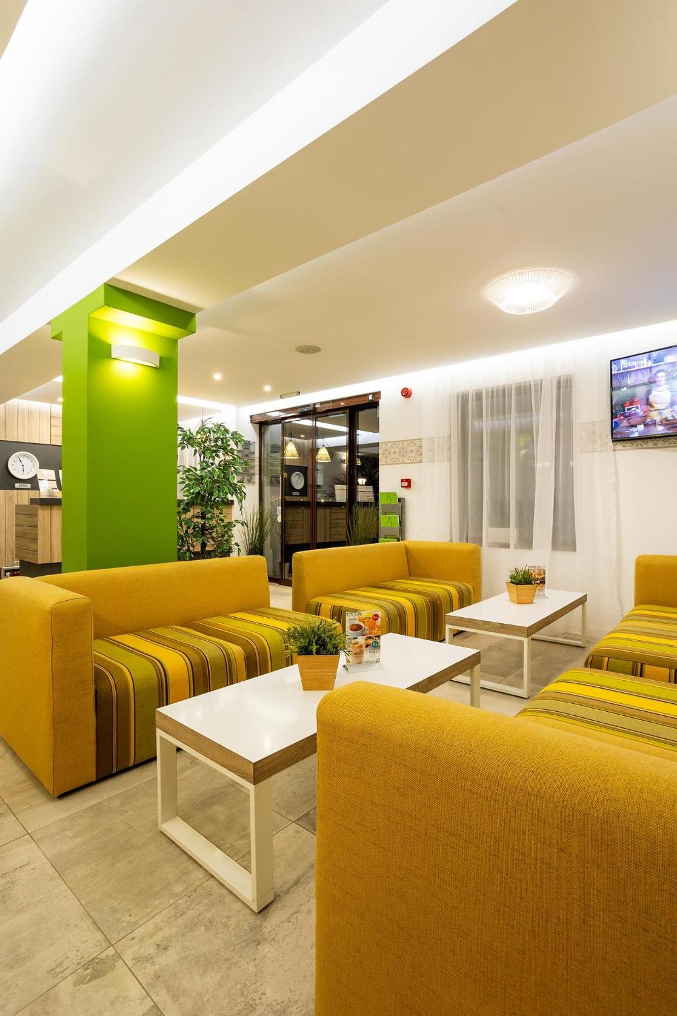 Hotel Compliment Τριάβνα Εξωτερικό φωτογραφία