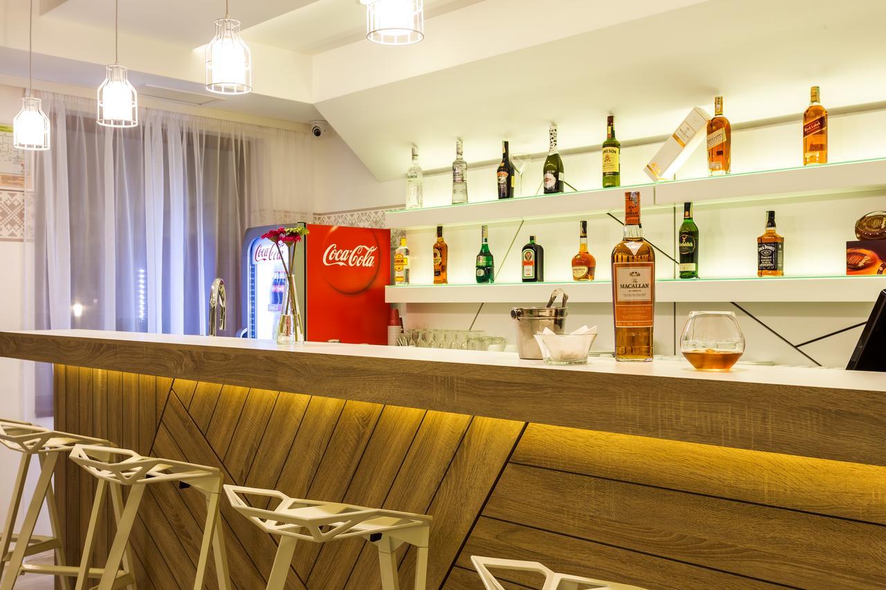 Hotel Compliment Τριάβνα Εξωτερικό φωτογραφία